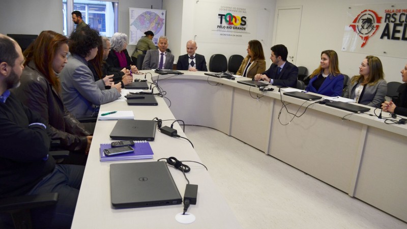 Reunião na Secretaria Estadual da Saúde no dia 21 de julho