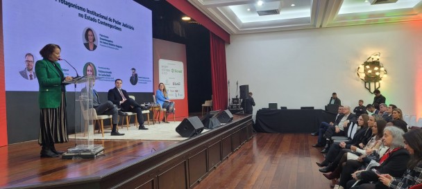 Mesa com a participação da presidente do TJ-RS