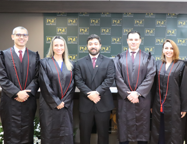 Novo procurador do Estado ao lado do procurador-geral do Estado e dos procuradores-gerais adjuntos