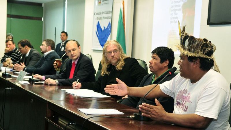 08-08-audiencia-indios-al.jpg